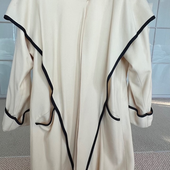Classic Holt Renfrew Vintage Cream Light Wool Coat With Black Piping - Picture 1 of 8
